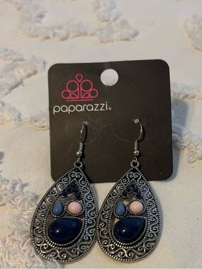 Paparazzi dangle earring